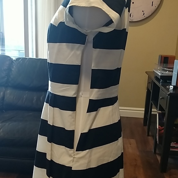 Dress - Picture 4 of 4